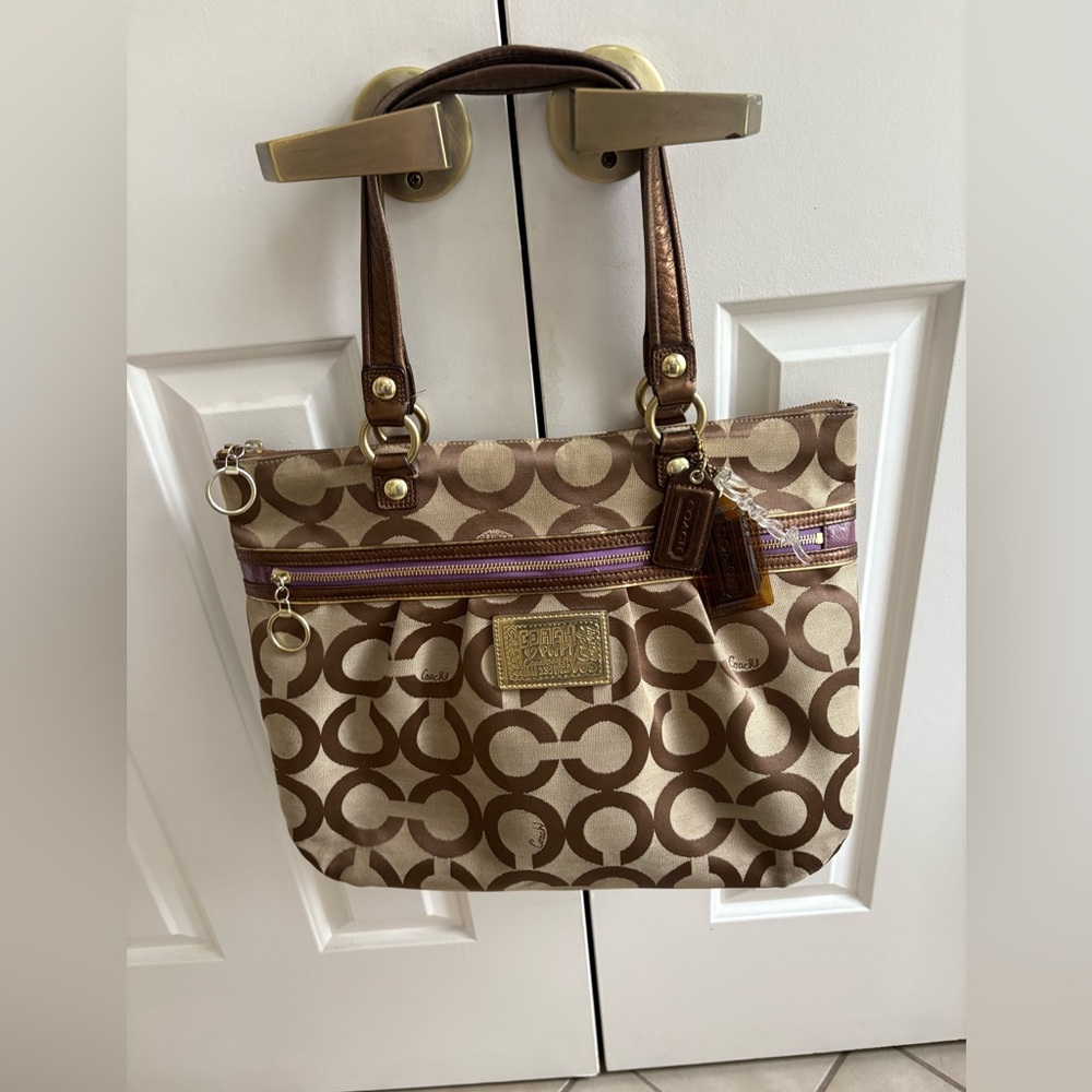 Coach Poppy Brown and Tan Signature Tote Bag
Poppy!